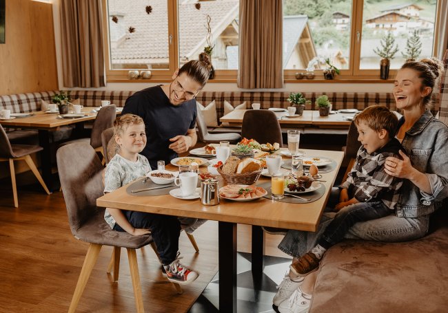 Frühstücken mit der Familie